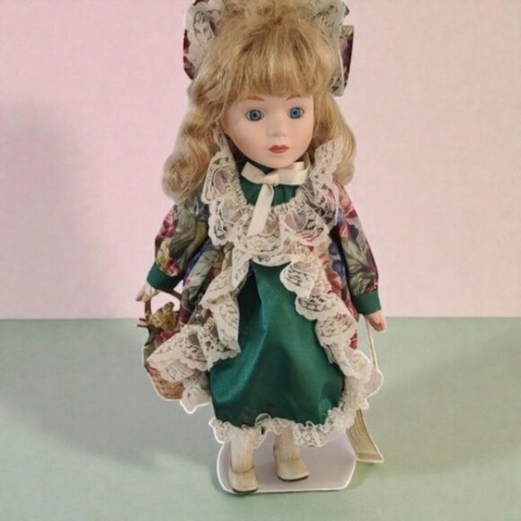 Vintage Porcelain Doll Unopened -Soft Expressions - Girl W/ Basket - Collectibl - Picture 4 of 15